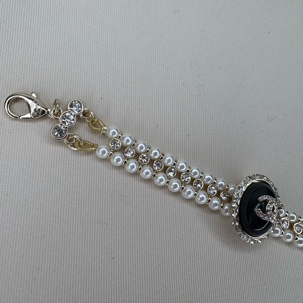 CC Black and White Pearl Bracelet - Picture 3 of 5